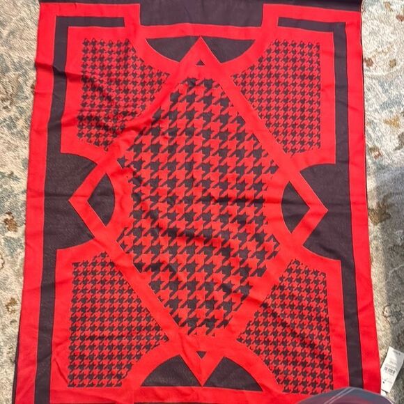 Ann Taylor Red and Gray Patterned Scarf NEW $79 - Picture 1 of 5